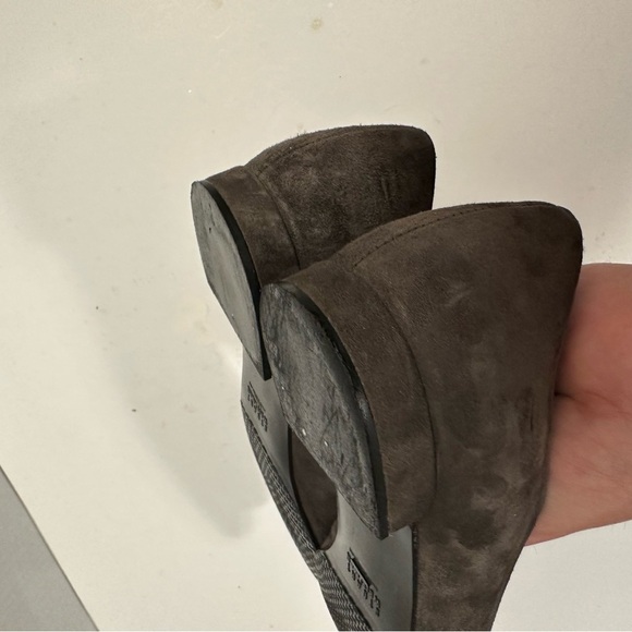 Stuart Weitzman Suede Pointed Toe Flats in Grey Size 9.0 M - Picture 12 of 13